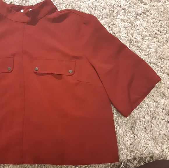 Forever 21 wine burgundy cropped faux pocket top size large - Picture 5 of 9
